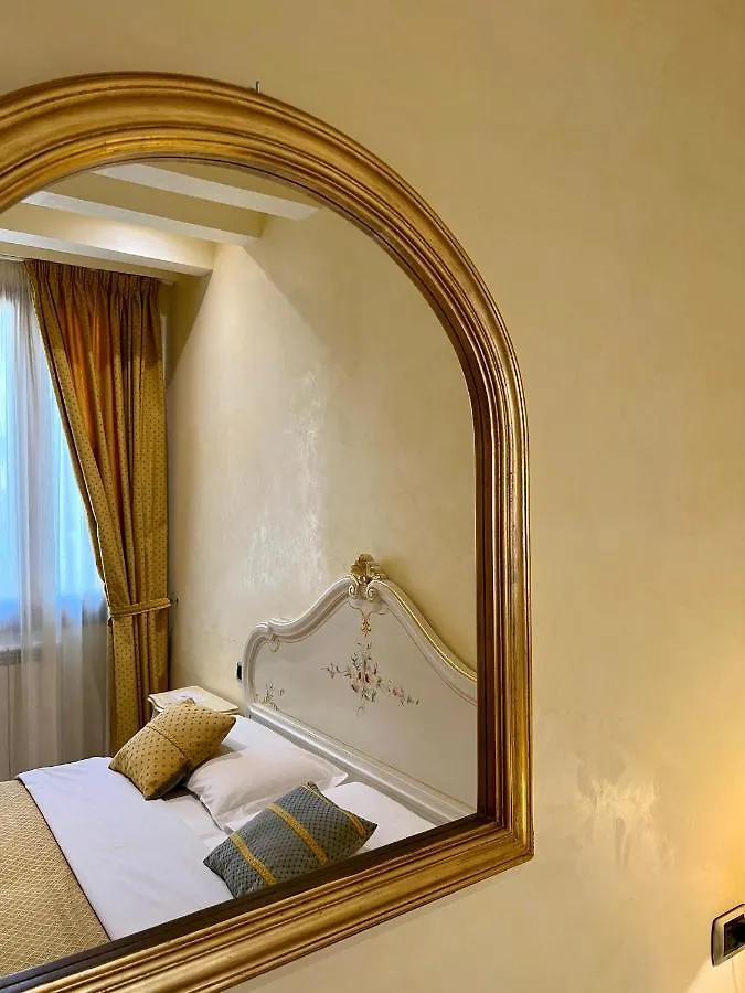 Venice Inn 0*,
