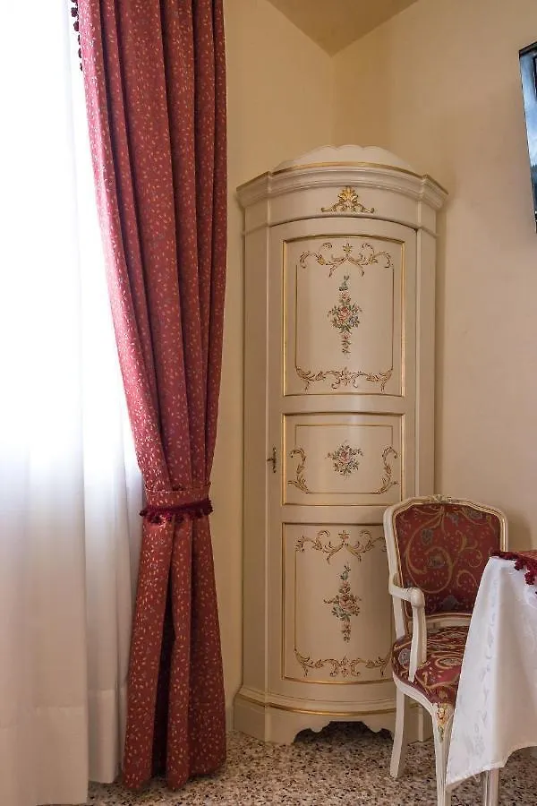Venice Inn 0*,  Italia