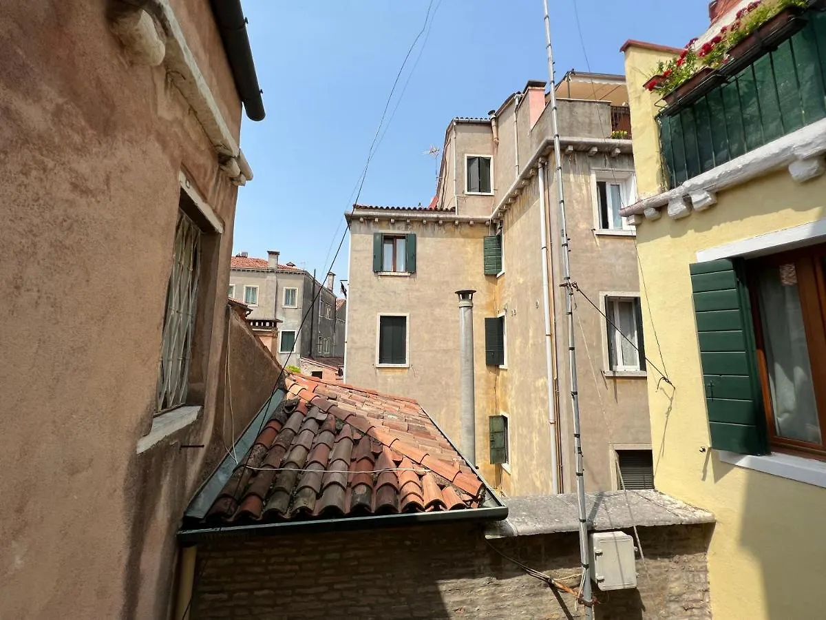Venice Inn 0*,