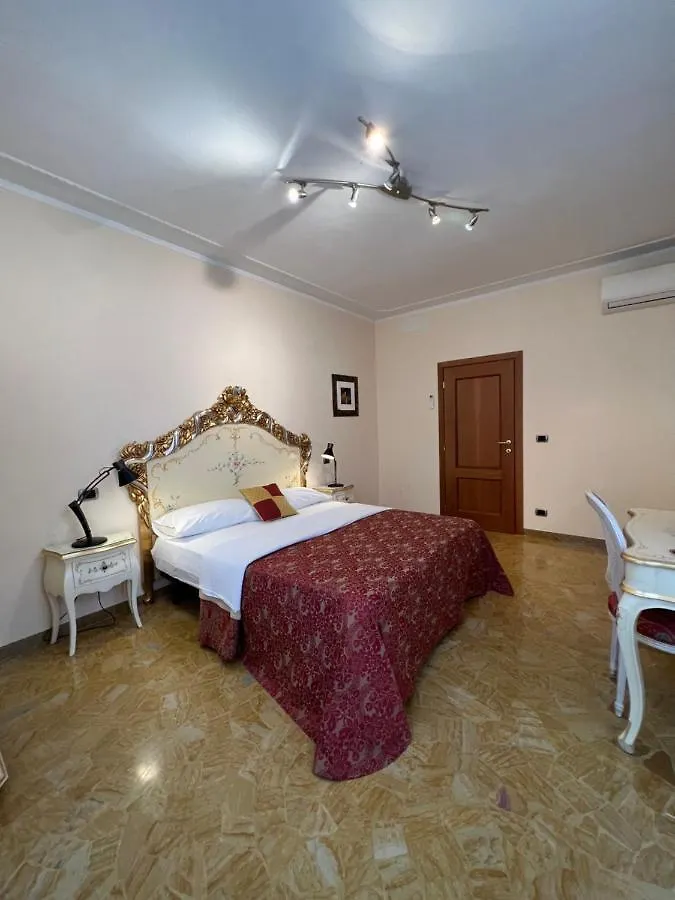 Venice Inn 0*,